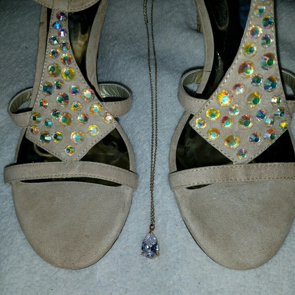 Carlos Santana Heels +Diamond Necklace - Picture 2 of 8